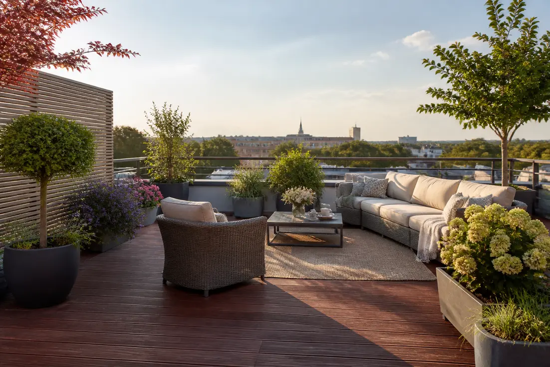 Dachterrasse gestalten: Mit diesen Ideen wird Ihre Oase perfekt